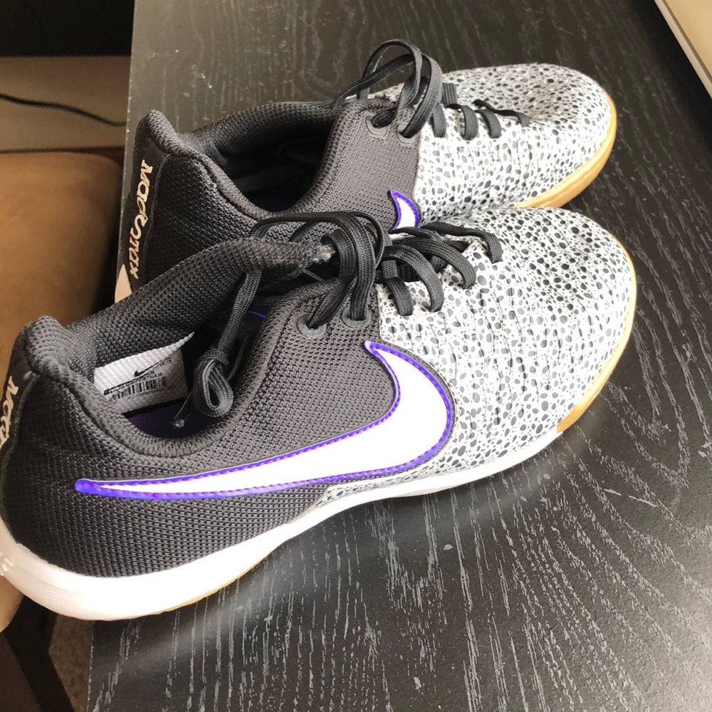 Nike tennis shoes